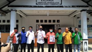 Pasangan calon Bupati Lampung Selatan Nanang Ermanto-Pandu Kusuma Dewangsa akhirnya mendapatkan nomor urut satu (1) pada acara Pleno Pengundian Nomor Urut secara tertutup