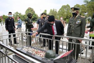Gubernur Arinal dan Forkopimda Hadiri Upacara Ziarah Nasional HUT Ke-75 TNI di Taman Makam Pahlawan Bandarlampung