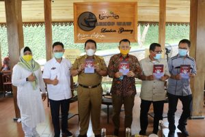 Launching Buku “Menakar Demokrasi dalam Pandemi”, Gubernur Arinal Berharap Beri Konstribusi agar Pilkada Sukses dan Covid-19 Terkendali