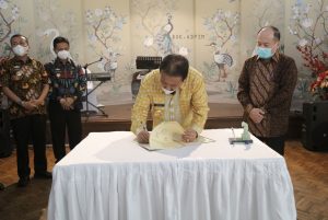 Demi Tingkatkan Perekonomian Masyarakat dan Pengendalian Banjir Tahunan, Gubernur Arinal Tandatangani Kesepakatan Penyediaan Alur Pelayaran di Muara Sungai Tulang Bawang