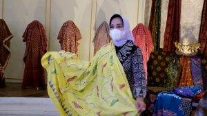 Ibu Riana Arinal Lakukan Terobosan Pemasaran Produk Batik via Instagram Live, Sejumlah Produk Ludes Terjual
