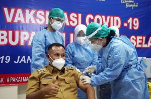 Pemerintah Kabupaten (Pemkab) Lampung Selatan melaksanakan program vaksinasi Covid-19