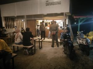 Tim Gabungan Gugus tugas Covid 19 menggelar razia masker ditenpat keramaian