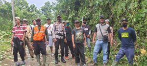 Aparatur dan Warga Pekon Suka Mulya Kecamatan sukau Gotong royong untuk menyambut Lomba Pekon tahun 2021