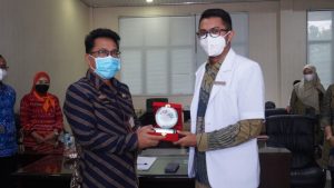 Plh) Bupati Lampung Selatan, Thamrin, S.Sos, MM melepas dan menerima peserta Program Internsip Dokter Indonesia
