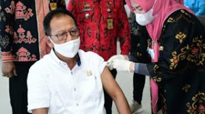 Ketua DPRD Lampung Suntik Vaksin Tahap II