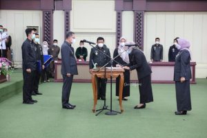 Pelantikan Kadis Perpustakaan dan Karo Kesra Provinsi Lampung, Gubernur Arinal Minta Sukseskan Program Pemerintah Melalui Kegiatan Berkualitas, Berkompetensi, dan Visioner