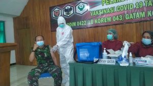 Untuk Sukseskan Vaksinasi Covid-19, Seluruh Anggota Kodim 0422/LB Melaksanakan Vaksinasi Pertama.
