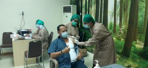 Ketua DPRD penjabat eselon II, Kabag Pemkab Lamsel jalani Vaksinasi tahap II