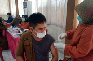 Vaksinasi dosis kedua sasar eselon III dan IV di 7 OPD