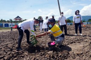 Peringati hari air sedunia, pemkab lamsel dan coca cola amatil tanam pohon dikebun edukasi