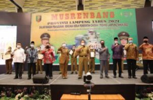 Ketua DPRD Mingrum Gumay minta Staf yang cerdas kepada Wakil Gubernur