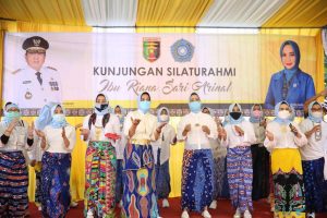 Ibu Riana Sari Arinal Adakan Silaturahmi dan Senam Pagi Bersama Para Guru, Purna Bhakti dan Alumni SMPN 2 Bandarlampung