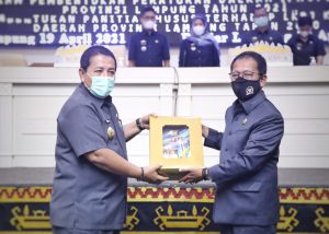 Gubernur Arinal Djunaidi Serahkan Dokumen LKPJ Kepala Daerah Tahun 2020 kepada Ketua DPRD Provinsi Lampung Mingrum Gumay