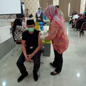 Anggota DPRD Lampung Ade Utami Ikuti Suntik Vaksin