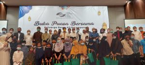 Buka Puasa Bersama APJII Lampung Santuni Anak Yatim
