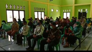 Bantuan langsung tunai,(BLT ) di bagikan pratin pekon sinar luas kecamatan kebun tebu kab lambar.