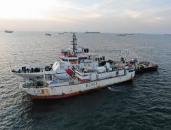 KPLP Evakuasi Jenazah ABK WNI Yang Meninggal Saat Bekerja di Kapal Ikan Berbendera Cina