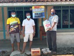 Mengetahui warganya terpapar virus covid 19, Pratin Pekon Pahayu Jaya Langsung memberi Bantuan Sembako
