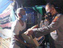 Polresta Bandar Lampung Gelar Patroli Skala Besar dan Bagikan Paket Sembako