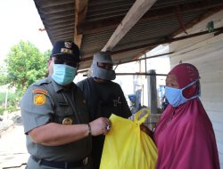 Gubernur Arinal Turun Langsung ke Tulangbawang Barat, Bagikan Bantuan Sembako kepada Masyarakat Terdampak Pandemi Covid-19