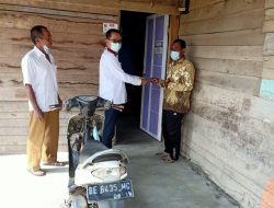 Pekon Padang Cahya salurkan BLT- DD secara Dor tu Dor