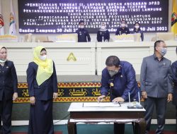 Gubernur Arinal dan DPRD Lampung Tandatangani Raperda Pertanggungjawaban APBD Tahun 2020