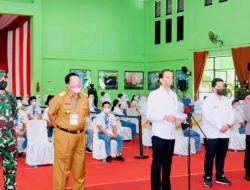 Presiden Jokowi Pantau Vaksinasi dilapas Perempuan Way Hui