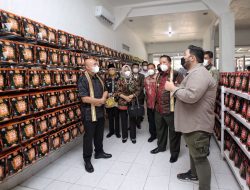Bangkitkan Gairah UMKM, Menkop UKM Teten Masduki dan Gubernur Arinal Kunjungi UMKM Tapis dan Produk Olahan di Pringsewu dan Pesawaran