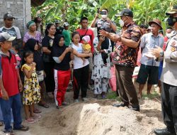 Nanang Ermanto Kembali Bedah Rumah Tak Layak Huni Milik Dua Warga Ketapang