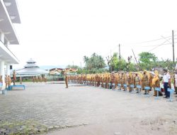 Wakil Bupati Pesisir Barat A.Zulqoini Syarif, Pimpin Apel Pagi