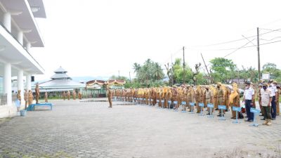 Wakil Bupati Pesisir Barat A.Zulqoini Syarif, Pimpin Apel Pagi