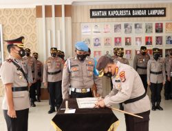 Kapolresta Bandar Lampung Pimpin Serah Terima Jabatan Kapolsek Tanjung Karang Barat