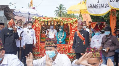 Bupati Pesisir Barat Dr. Drs Agus Istiqlal. Menghadiri Pelantikan dan Pengambilan Sumpah Peratin Terpilih Hasil Pemilihan Peratin (PILPERATIN) Serentak Tahun 2021.