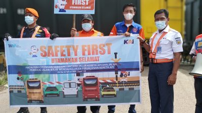 Tingkatkan Keselamatan, Divre IV Tanjungkarang Lakukan Sosialisasi di Perlintasan Sebidang