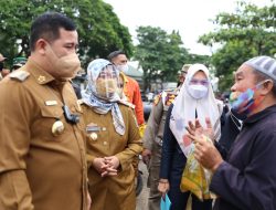 Wagub Chusnunia Tinjau Operasi Pasar Minyak Goreng di Pasar Bumi Agung, Tegineneng