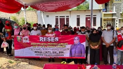 Aprilliati Menutup Rangkaian Reses Dengan Bagikan Sembako Dan Minyak Kemasan ke Masyarakat