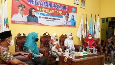 Hadiri Kegiatan TP PKK Desa Fajar Baru, Winarni Imbau Agar Kembangkan Literasi