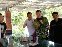 Katar Lamsel sambut Kedatangan Ketua Katar Provinsi dengan Suguhan Durian Premium