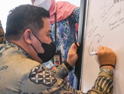 Bupati Pesawaran H. Dendi ramadhona Kabupaten Pesawaran Menyerahkan LKPD Tahun Anggaran 2021 Kepada BPK RI