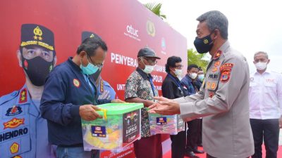 Wakapolda Lampung Serahkan Bantuan Dari Kapolri Kepada 50 Anggota KSPSI