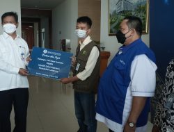 Kantor Perwakilan Wilayah (KPW) Bank Indonesia (BI) Provinsi Lampung Menyerahkan Paket Sembako Kepada 6 Lembaga Sosial