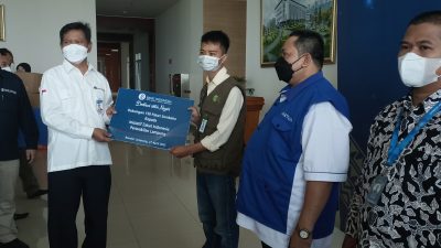 Kantor Perwakilan Wilayah (KPW) Bank Indonesia (BI) Provinsi Lampung Menyerahkan Paket Sembako Kepada 6 Lembaga Sosial