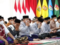 Gubernur Arinal dan Ibu Riana Ucapkan Selamat Idul Fitri 1443 H kepada Masyarakat Lampung, Laksanakan Shalat Ied di Aula Mahan Agung