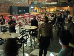 Pastikan Tempat Hiburan Malam Mematuhi Peraturan Dimasa Pandemi Polsek Teluk Betung Selatan Laksanakan Patroli