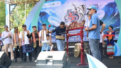Sandiaga Uno Buka Word Surf League Krui Pro 2022