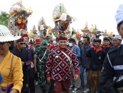 Hadir Bersama Ribuan Umat Hindu, Bupati Nanang Akan Jadikan Upacara Ngaben Massal Sebagai Tradisi Wisata Tahunan