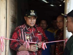 Bupati Nanang Ermanto Serahkan Bantuan Hingga Resmikan Bedah Rumah Di Kecamatan Ketapang