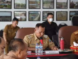 Pimpin Rapat Evaluasi dan Koordinasi Bersama UPTD Pasar, Bupati Nanang Tegaskan Untuk Memaksimalkan Potensi Pasar