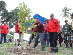 Bupati Lampung Selatan Tanam Bibit Pohon Durian Bersama Warga Desa Bali Agung Palas